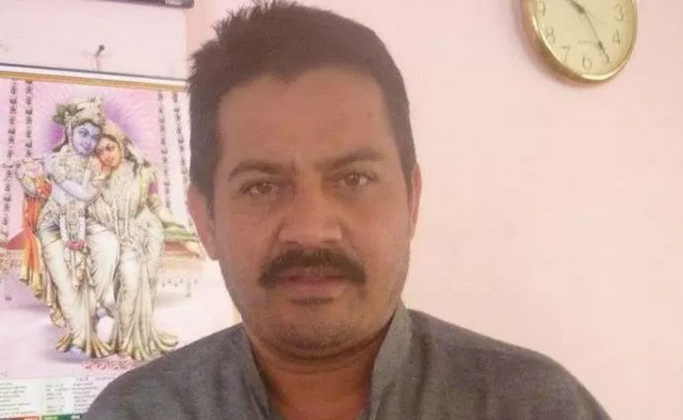 चलचित्र निर्माता डिक खड्का पक्राउ
