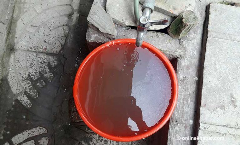खानेपानीको धाराबाट ढल आएको बुद्धनगरबासीको गुनासो