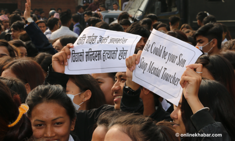 कलियुगका द्रोणाचार्य, जो विद्यार्थीका हात चिर्छन् !