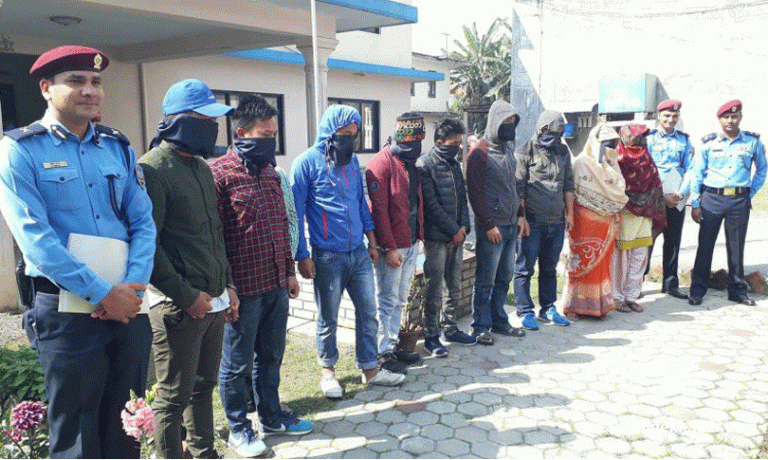 चिठ्ठा परेको छ भन्दै सयौंलाई ठगी गर्ने ९ जना पोखरामा पक्राउ
