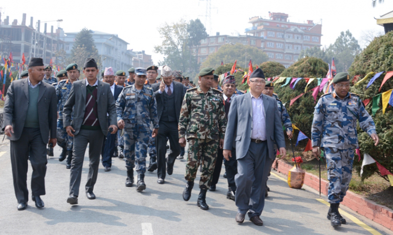 सशस्त्र प्रहरी मुख्यालय निरीक्षणमा पुगे गृहमन्त्री थापा