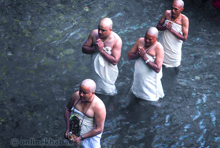 मन्त्र सिद्धिका लागि कुन मालाको प्रयोग गर्ने ?