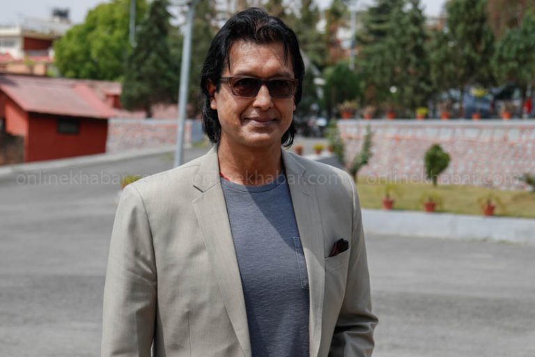 चुपचाप राजेश हमालः अझै आँटेनन् फिल्म निर्देशन