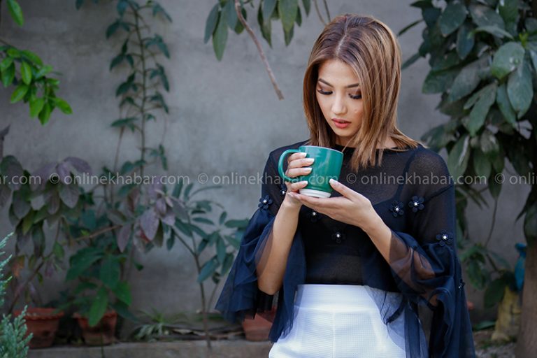 साम्राज्ञीको स्टारडम ‘तिमी सँग’ले कति चम्कियो ?
