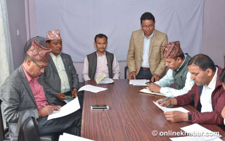 केन्द्रले एक महिनाभित्र कर्मचारी नपठाए आफैं भर्ती गर्न गाउँपालिका महासंघको आह्वान