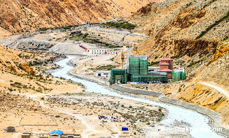 हिल्सा नाकाबाट सामग्री ढुवानी सुरु