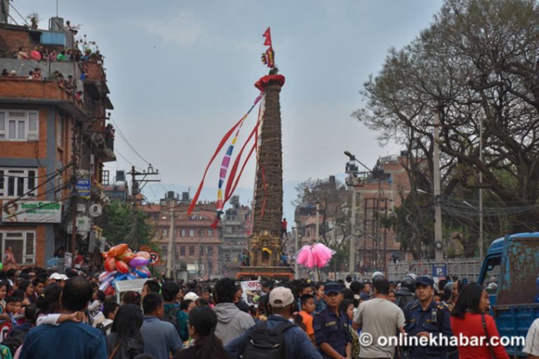 सुरु भयो रातो मछिन्दनाथको रथयात्रा, हेर्नुस् ७ तस्वीर