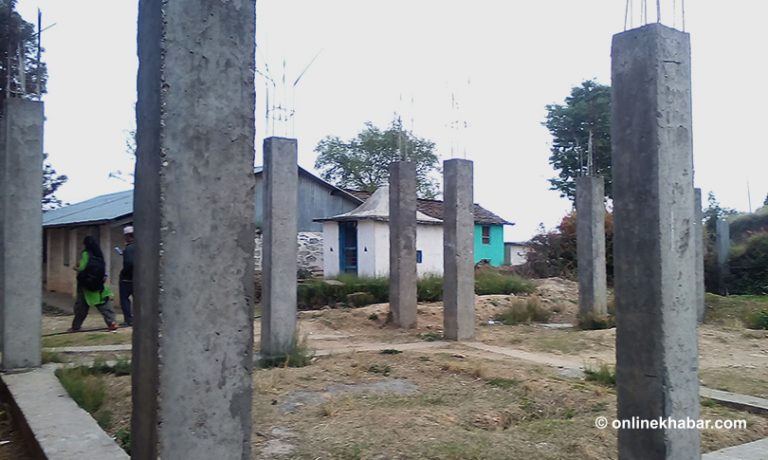 निर्माणाधीन विद्यालय भवनहरु अलपत्र