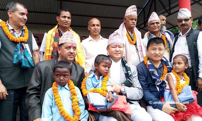 मुख्यमन्त्री राई बने तीन बालबालिकाको अभिभावक