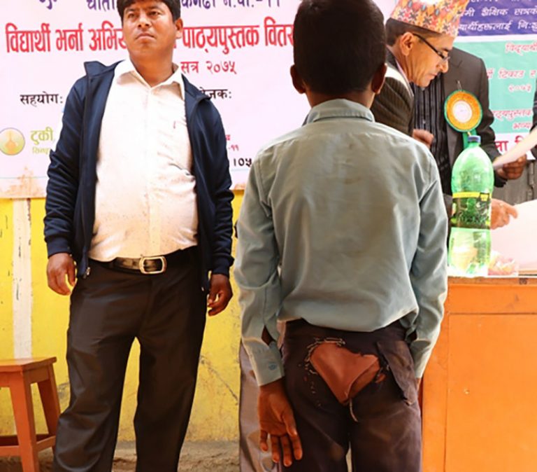 अगाडि मन्त्री, पछाडि पाइन्टमा भ्वाङ