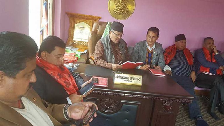 सरकारलाई घुँडा टेकाउने भन्दै यातायात व्यवसायीले गरे आन्दोलन घोषणा