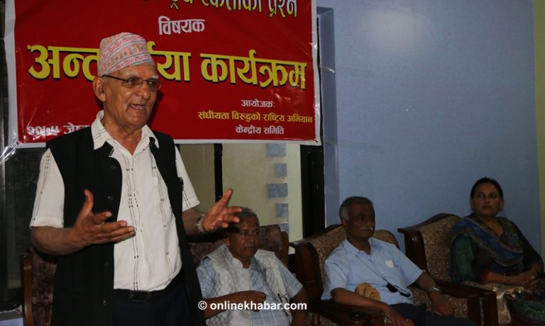 एमाले- माओवादीले घुमाउरो हातले नाक समाए : चित्रबहादुर केसी