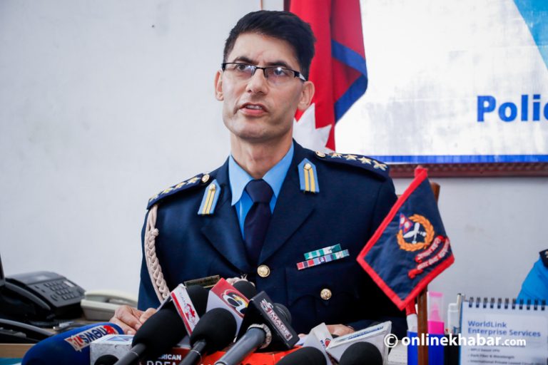 पूर्वएआईजी विश्वराज पोखरेल रास्वपा प्रवेश गर्दै