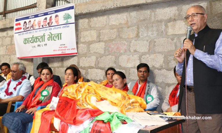 कांग्रेस नेतृत्वले खल्तीबाट पार्टी चलाएको छ : शेखर कोइराला