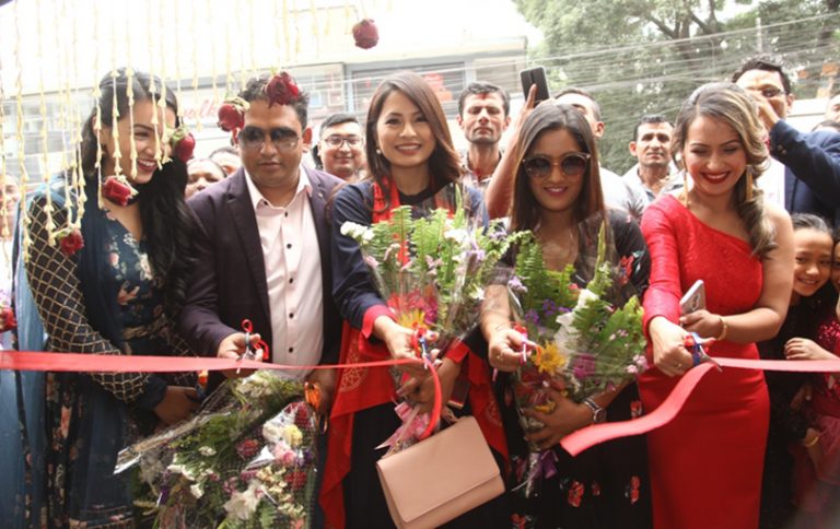 ‘धुर्मुस-सुन्तली’ फाउन्डेशनलाई १ लाख सहयोग गर्दै सदिक्षाले सुरु गरिन् बुटिक