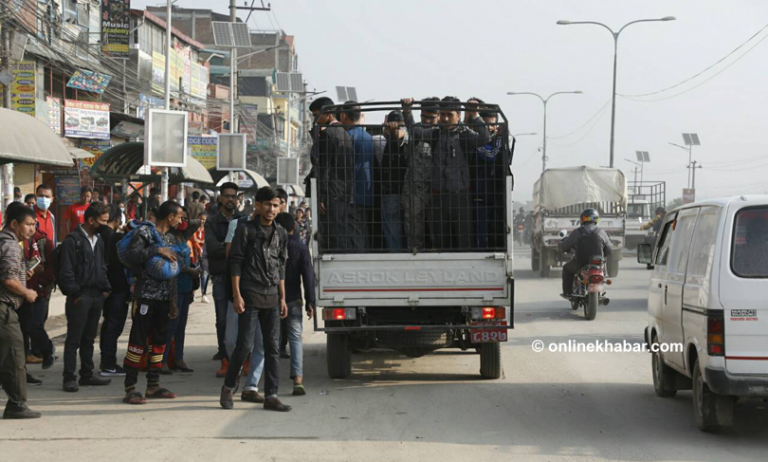 सडकमा उठेको प्रश्नः सिण्डिकेटले जित्छ कि सरकारले ?