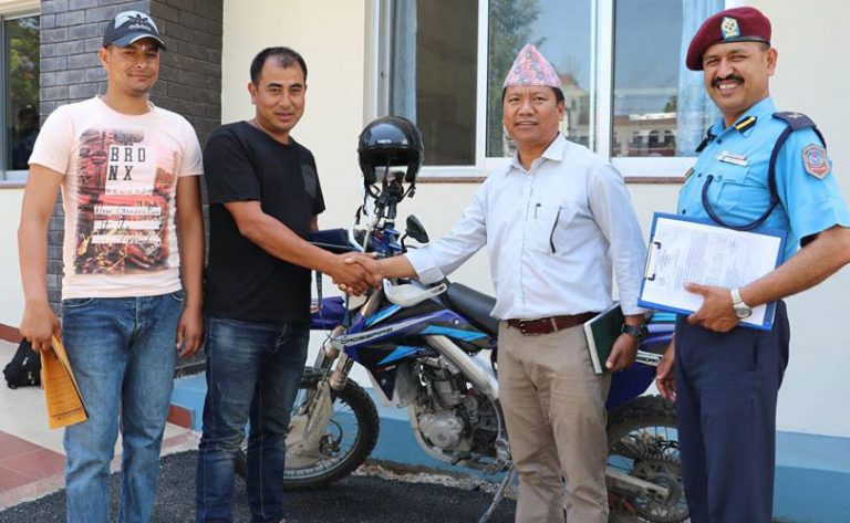 गोरखाबाट हराएको क्रसफायर बाइक ६ महिनापछि लमजुङमा भेटियो