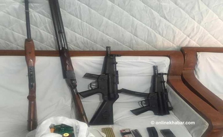 लाइसेन्स लिएर सर्वसाधारण धम्क्याएपछि ४ जनाको हतियार खोसियो