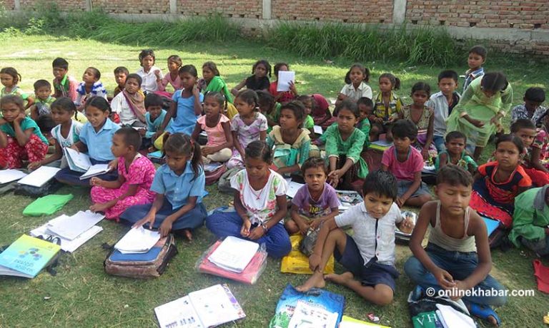 महानगरकै स्कुलको बेहाल : कहिले भुइँ त कहिले खुल्लाचौरमै पढाइ