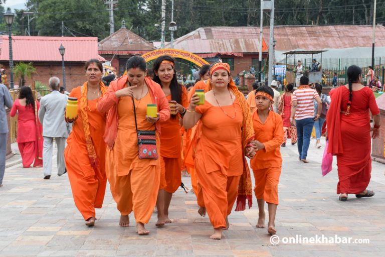 पशुपतिमा बोलबम यात्री (९ तस्वीर)