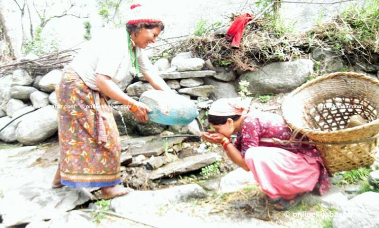 बझाङमा झाँगिएको छाउपडी प्रथाः बस्ने ठाउँ मात्र होइन, हिँड्ने बाटो पनि अलग्गै