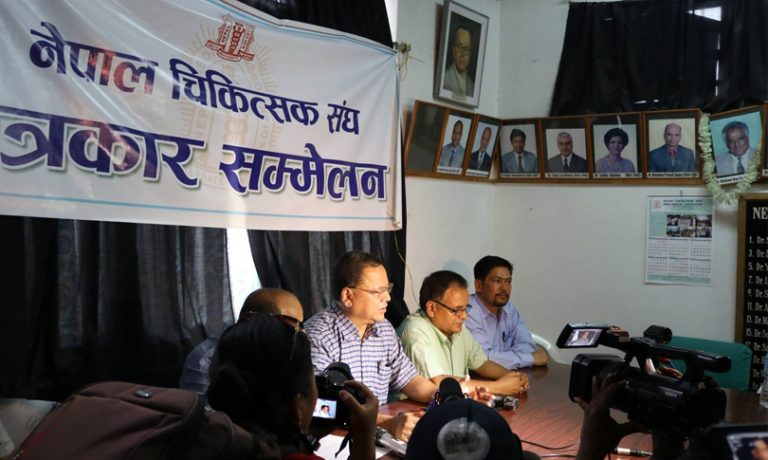 चिकित्सकको लाइसेन्स बुझाउने आन्दोलन स्थगित