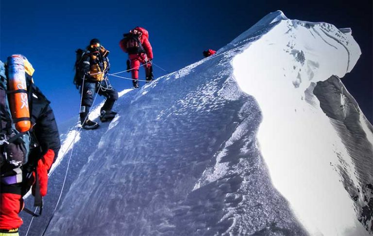 हिमाल आरोहणका लागि बहराइनका राजकुमारको टोलीलाई अनुमति