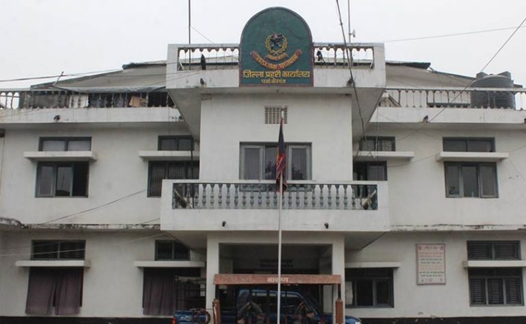 पर्सामा एक करोड रुपैयाँसहित एक जना पक्राउ