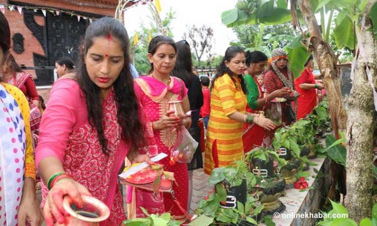 साउनको पहिलो सोमबार मुक्तिनाथ धाममा श्रद्धालुको घुइचो (फोटोफिचर)
