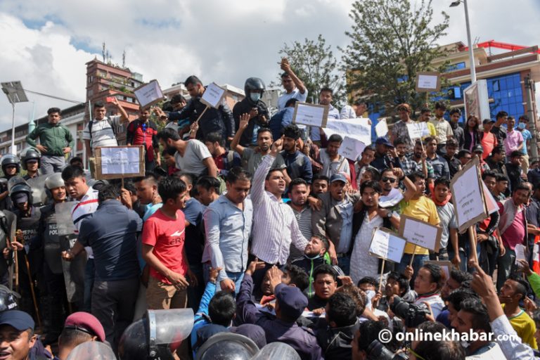 सरकारविरुद्ध उत्रियो कांग्रेस : माइतीघरमा जुलस, राष्ट्रियसभा अवरोध