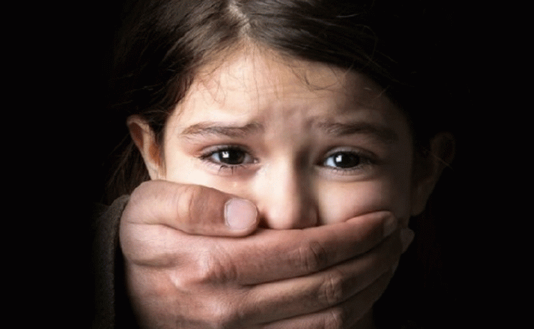 बाल यौन दुराचारमा संलग्न दुई विदेशी आफ्नो मुलुक भाग्न लाग्दा समातिए