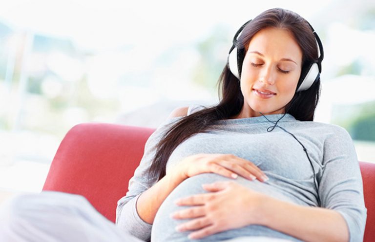 गर्भावस्थामा संगीतः कस्तो प्रभाव पार्छ गर्भको बच्चालाई