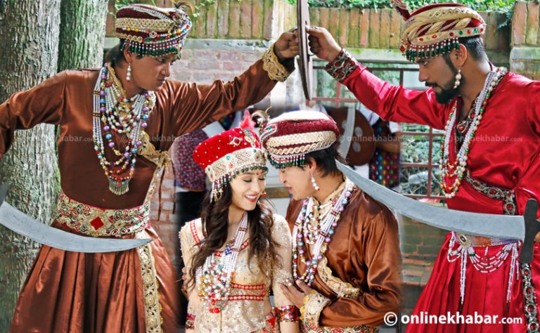 साराका लागि सलोन ‘राजा’ बन्दा विनोद बने ‘सेनापति'(फोटो फिचरसहित)
