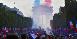 पेरिसमा विश्व विजेता टोलीको भब्य स्वागत