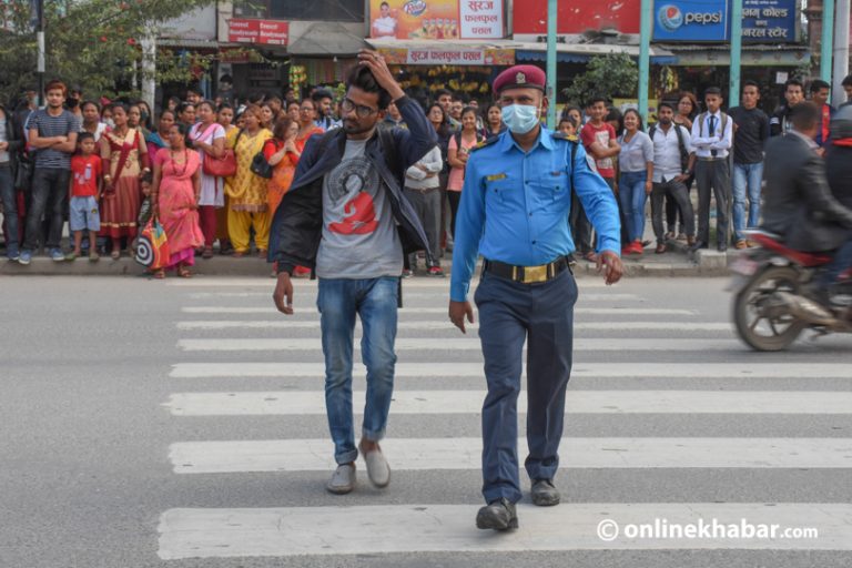जेब्रा क्रसिङमा नरोके पाँच सय, चुरोट खाए १ हजार जरिवाना