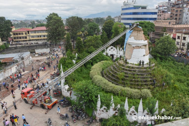 ७० को दशक चिनाउने तस्वीरहरू