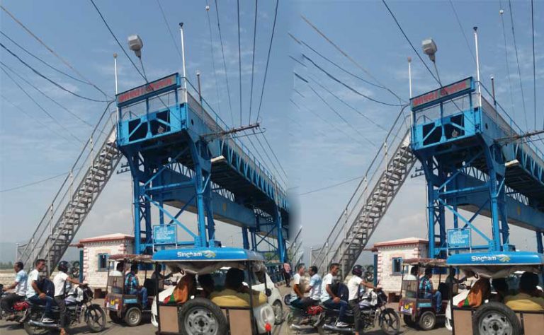 पानीको बहाव बढेपछि महाकाली पुलमा अवागमन बन्द