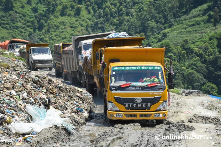 काठमाडाैंको ल्याण्डफिल साइट सिसडोलमा स्थानीयको अवरोध हट्यो