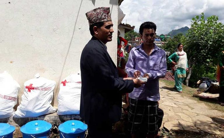 जाजरकोटका पहिरो पीडितलाई ७ लाख राहत हस्तान्तरण