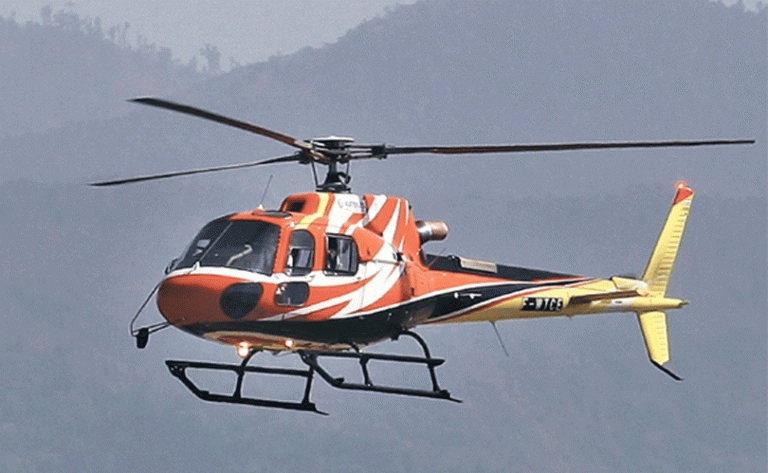 बिरामी लिएर चितवनबाट आएको हेलिकोप्टर ककनीमा आकस्मिक अवतरण