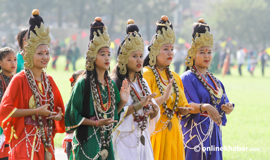 टुँडिखेलमा यसरी मनाइयो संविधान दिवस (फाेटाे फिचर)