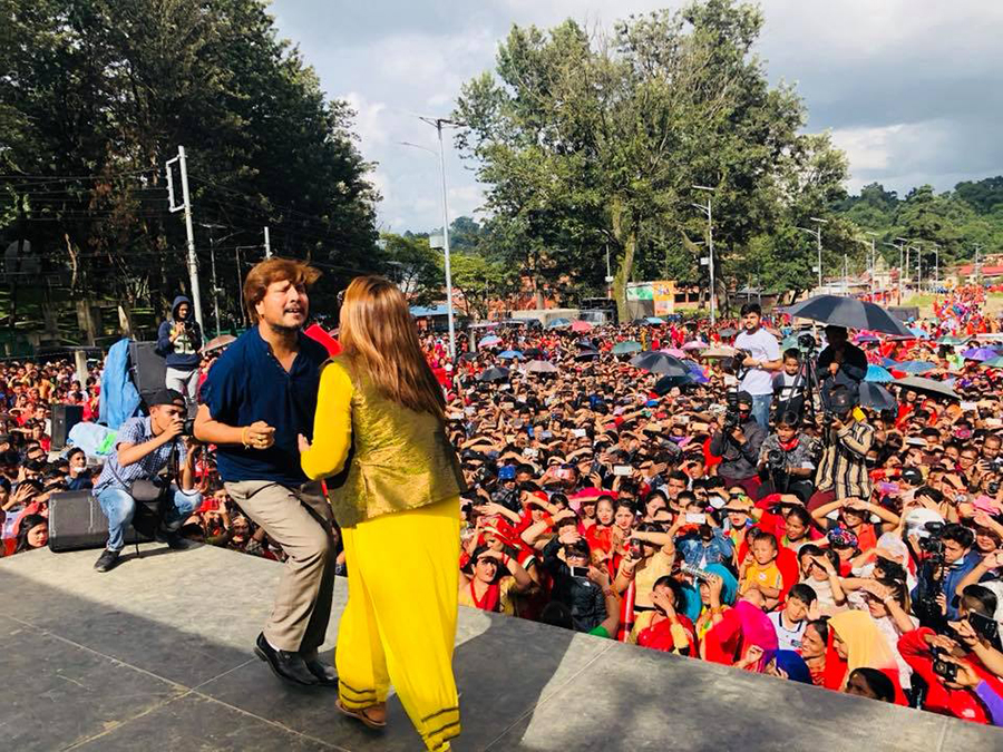 तीजको भीडमा छक्का पन्जा ३ को प्रचार