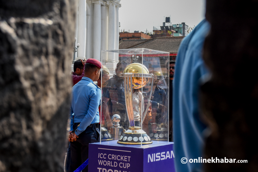 वसन्तपुरमा विश्वकप क्रिकेटको ट्रफी हेर्दा …
