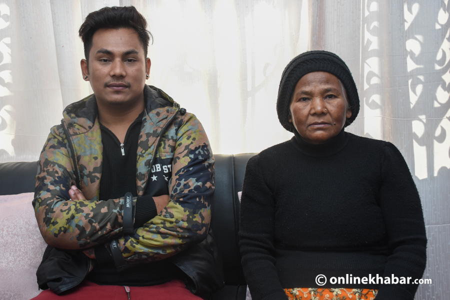 समलिंगी जोडी: परिवारमा अस्वीकार, समाजमा तिरस्कार
