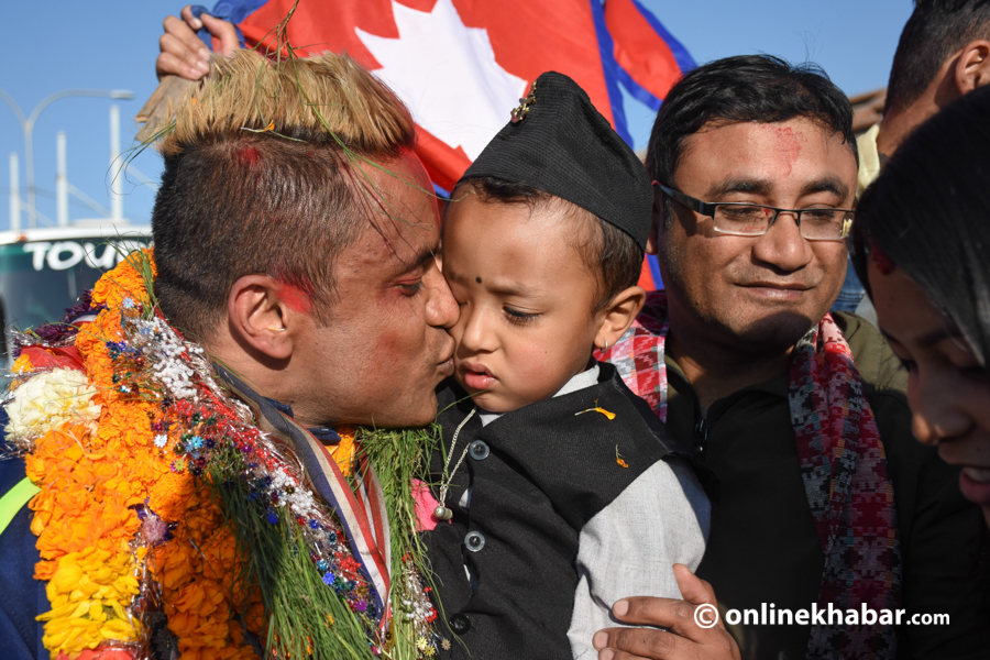 स्वर्ण पदक जित्दा एक्लो भएको महसुस गरेँ : महेश्वर