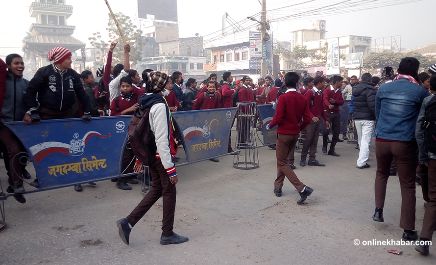 आठ हेडसरको सरुवाले वीरगञ्जमा तनाव, पठनपाठन ठप्प