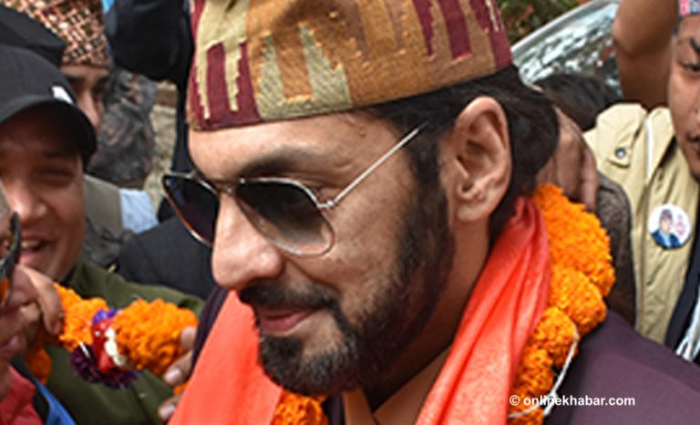 चितवन पुगेका पूर्व युवराज पारसको स्वास्थ्यमा समस्या