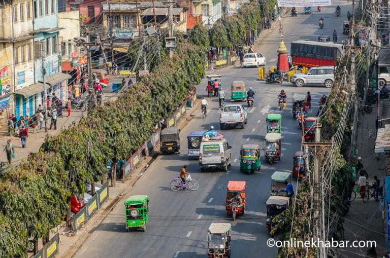 हेटौंडामा बजार अनुगमन, तीन व्यवसायीलाई जरिवाना