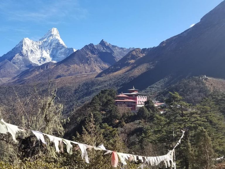 सगरमाथा क्षेत्रमा प्रवेश गर्ने सडकमा गाउँपालिकाले तोक्यो चर्को सेवा शुल्क