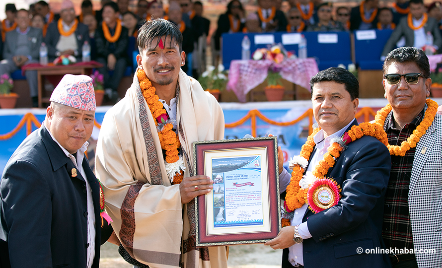 किरण चेम्जोङले रवीन्द्र अधिकारीलाई भने : मन्त्रीज्यू , रंगशाला चाँडै बनाइदिनुस्